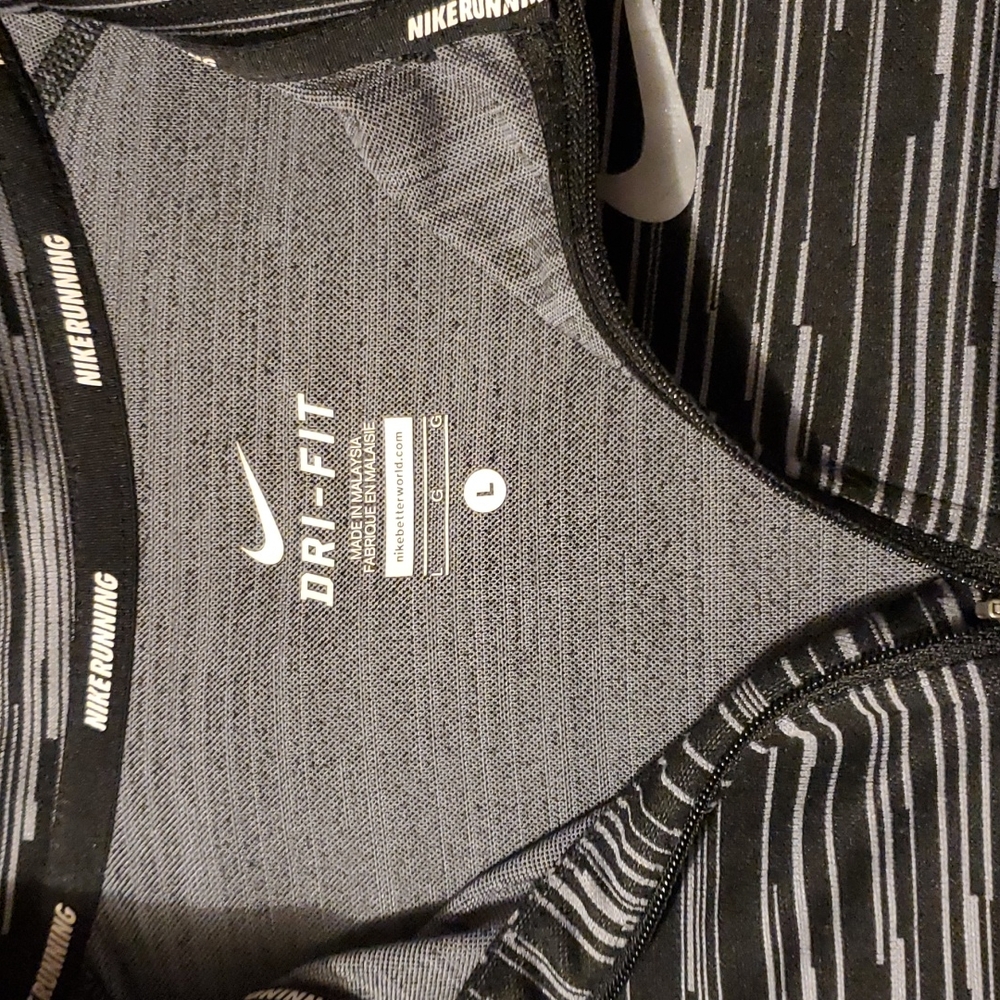 Nike Dri-Fit pullover - Picture 2 of 3